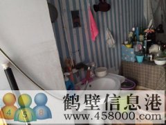 鶴鳴花園車(chē)庫(kù)出租（地上車(chē)庫(kù)，像當(dāng)于一樓）