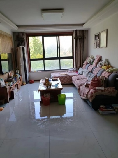 急售風(fēng)水好房子，簡裝，送品牌家具家電，可拎包入住