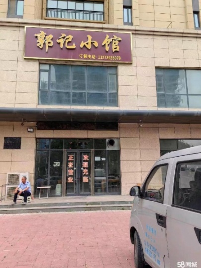 地理位置優(yōu)越，人流量大，有固定客源，本人家里有事，現(xiàn)在忍痛轉(zhuǎn)讓，無(wú)轉(zhuǎn)讓費(fèi)